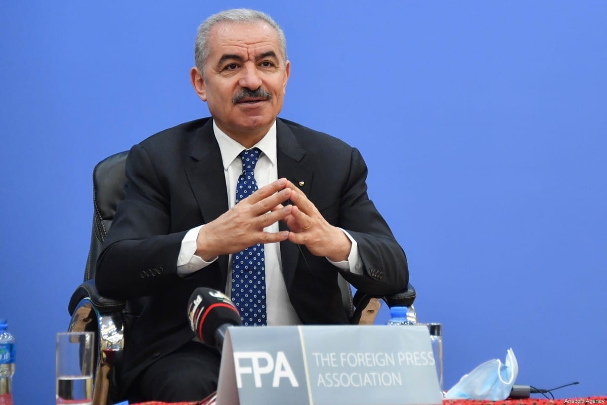 Primeiro-ministro palestino, Mohammad Shtayyeh, em Ramallah, Cisjordânia, em 9 de junho de 2020 [Issam Rimawi/Agência Anadolu]
