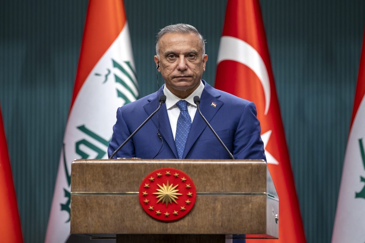 Primeiro-ministro iraquiano, Mustafa Al-Kadhimi, em Ancara, Turquia, em 17 de dezembro de 2020 [Ali Balıkçı/Agência Anadolu]
