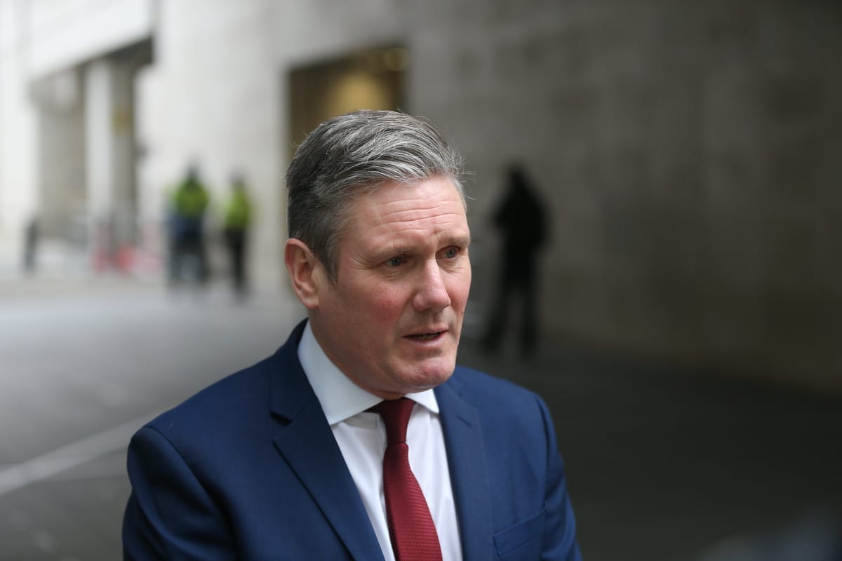 O líder do Partido Trabalhista britânico, Keir Starmer, é visto na sede da BBC em Londres, Reino Unido, em 10 de janeiro de 2021 [Tayfun Salci/Agência Anadolu]
