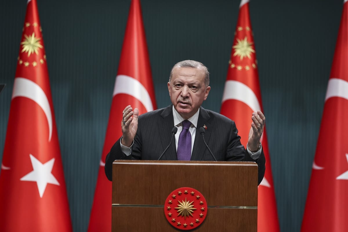 O presidente da Turquia, Recep Tayyip Erdogan, discursa durante coletiva de imprensa após a reunião do gabinete no Complexo Presidencial em Ancara, Turquia, em 1 de fevereiro de 2021. [Emin Sansar/Agência Anadolu]