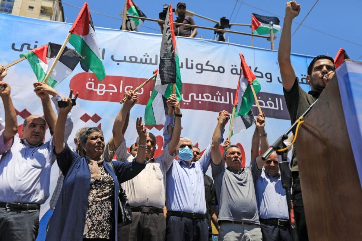 Yahya Sinwar, líder do movimento palestino Hamas, participa de um ato em protesto aos planos israelenses de anexação ilegal da Cisjordânia ocupada, na Cidade de Gaza, 1° de julho de 2020 [Mahmud Hams/AFP via Getty Images]