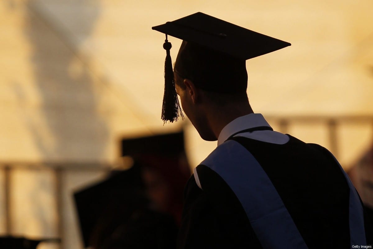 Estudante palestino participa de sua cerimônia de formatura em 26 de junho de 2014 [Abbas Momani/ AFP / Getty Images]
