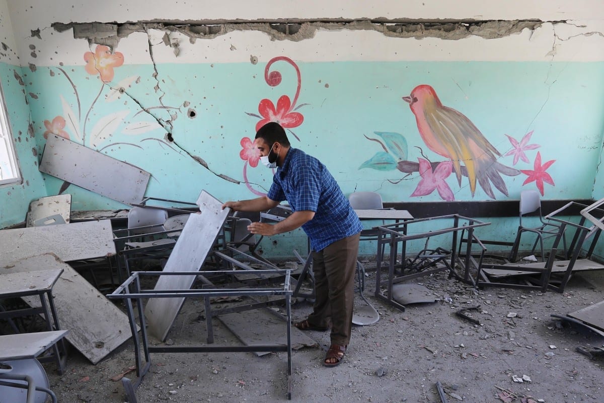 Uma vista de uma escola danificada após os ataques israelenses que começaram em 10 de maio e continuaram por 11 dias na Cidade de Gaza, Gaza, em 26 de maio de 2021 [Ashraf Amra/Agência Anadolu]