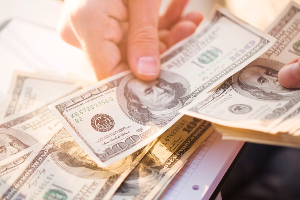 Dólares [Reprodução/Eurodicas]
