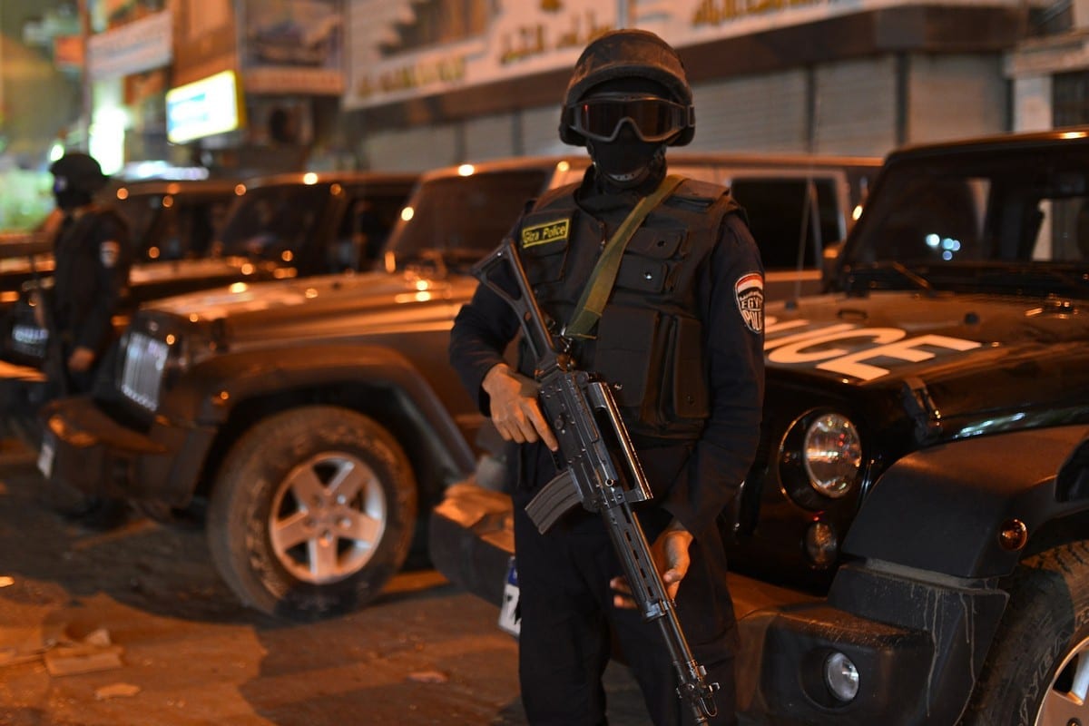 Forças de segurança egípcias em Gizé, Egito, em 28 de novembro de 2014 [Amr Sayed/ApaImages]