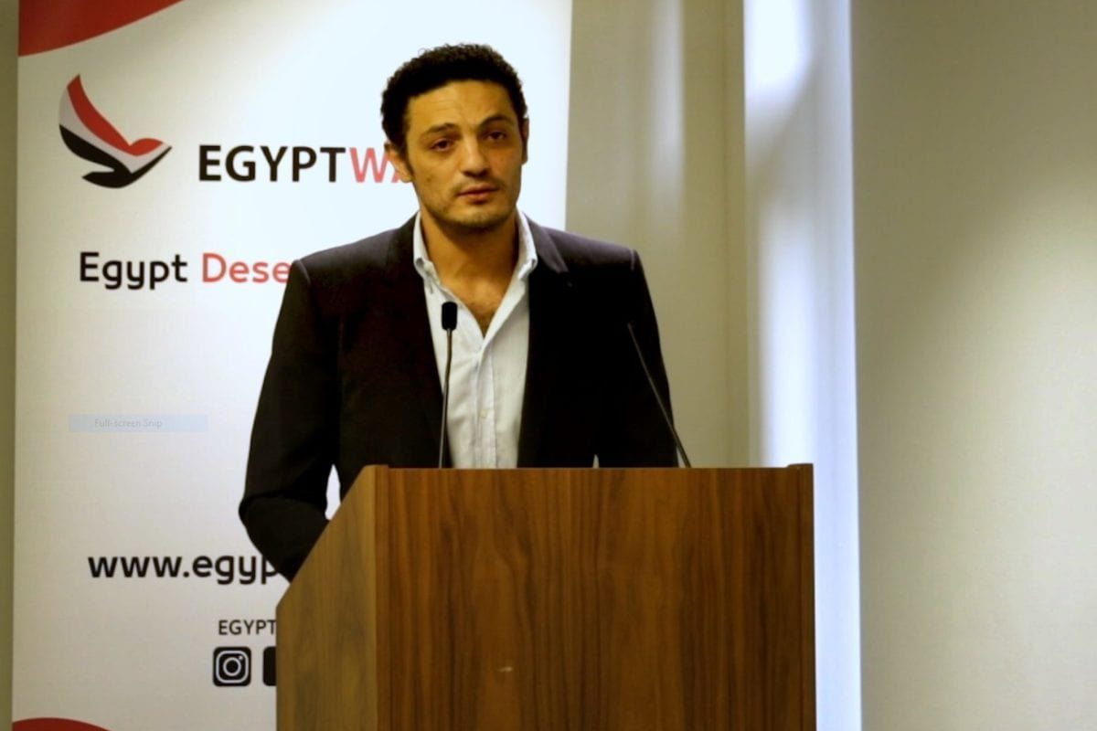 Mohamed Ali, proeminente dissidente egípcio, durante coletiva de imprensa em Londres, 20 de novembro de 2019 [Monitor do Oriente Médio]
