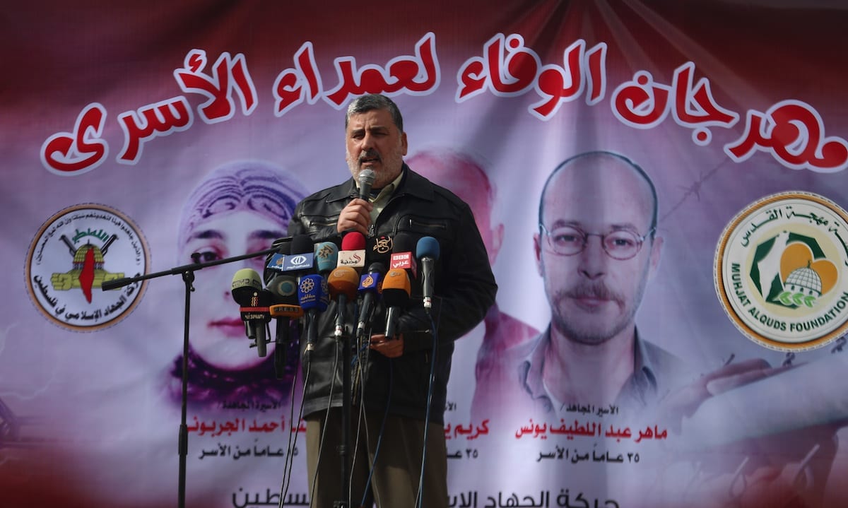 O líder do Movimento Jihad Islâmica Ahmad Al-Mudallal fala à multidão na Cidade de Gaza, Gaza, em 17 de janeiro de 2017 [Ali Jadallah/Agência Anadolu]
