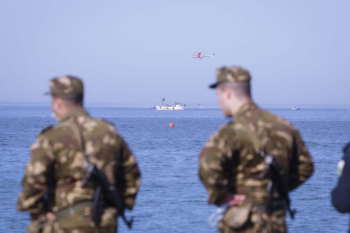 Membros militares argelinos em Oran, Argélia, em 16 de dezembro de 2020 [Mousaab Rouibi/Agência Anadolu] 
