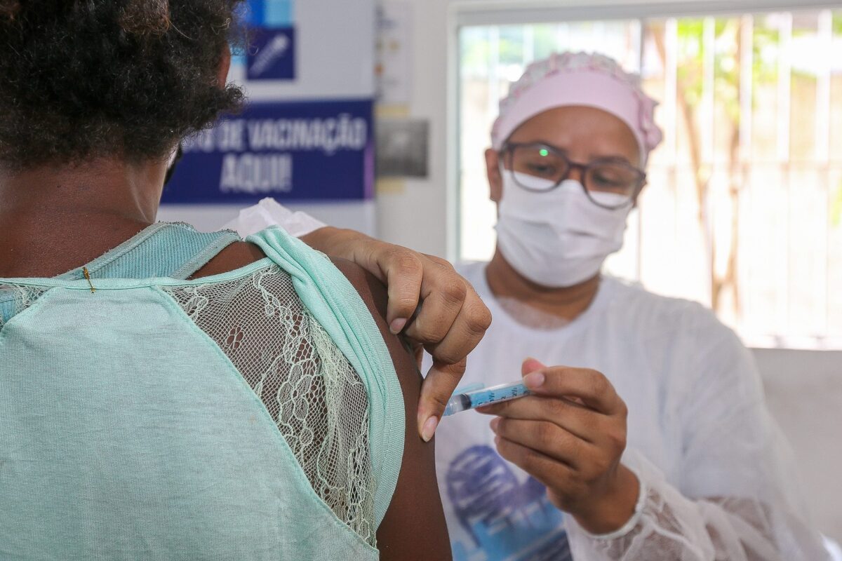 Vacinação é eficaz na imunização mas não impede que pessoas vacinadas transmitam a variante delta a terceiros. [Matheus Britto/Secretaria de Saúde/Prefeitura Municipal do Jaboatão dos Guararapes]