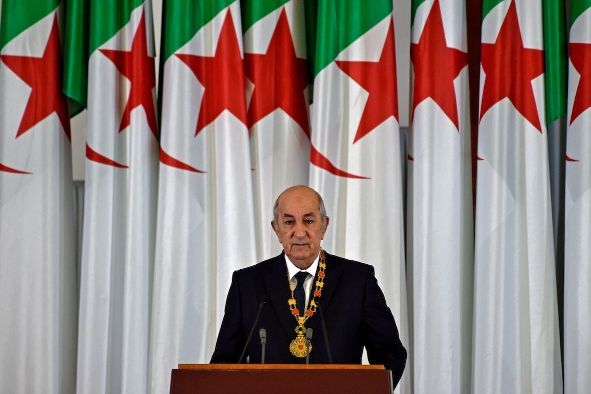 Presidente argelino Abdelmadjid Tebboune discursa durante a cerimônia de posse formal na capital Argel em 19 de dezembro de 2019. [Ryad Kramdi/ AFP via Getty Images] 
