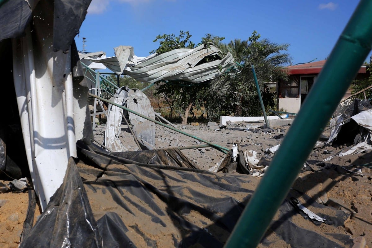 Local atingido por ataques aéreos israelenses em Khan Yunis, Gaza em 16 de junho de 2021 [ Ashraf Amra/Agência Anadolu]
