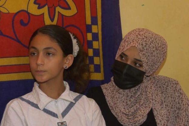 Um Mohammed e sua filha 
