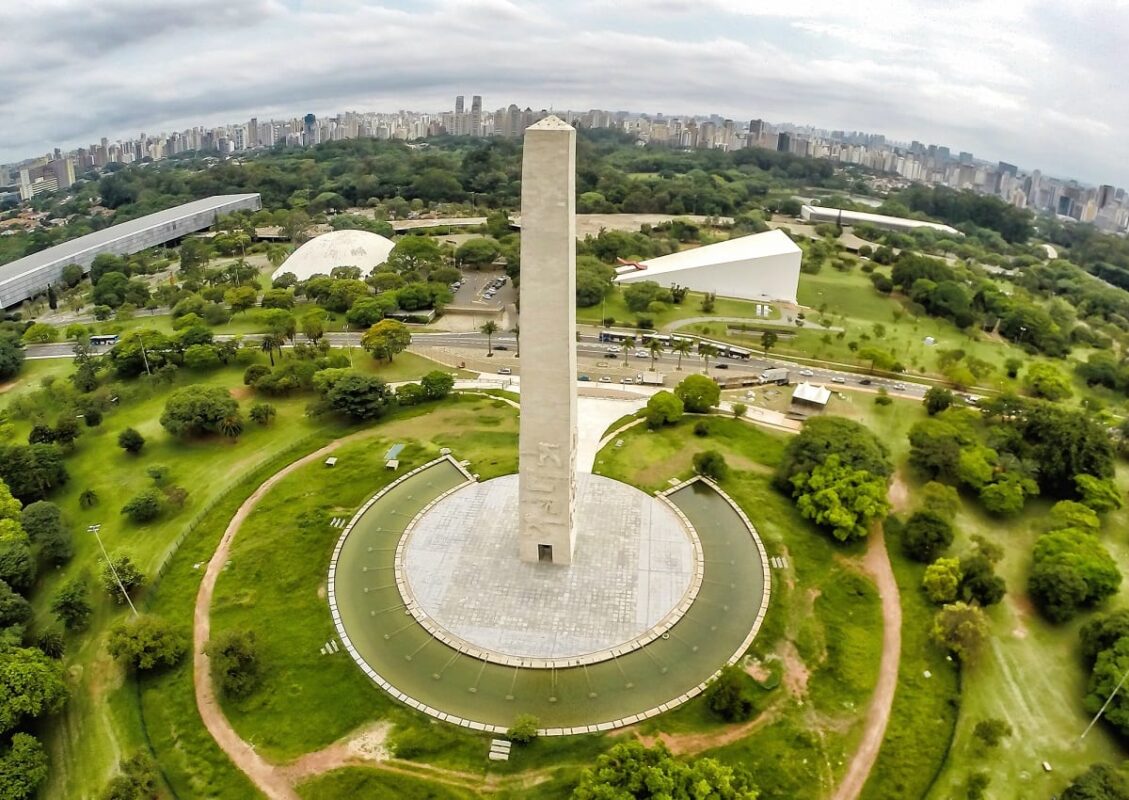 Obelisco Obelisco Mausoléu aos Soldados Constitucionalistas de 1932, obra do artista italiano Galileo Emendabili, no Parque do Ibirapuera [Rafael Neddermeyer/ Fotos Públicas]