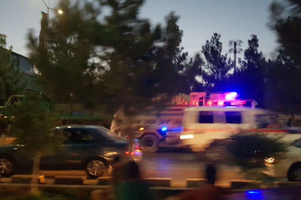 13 pessoas foram mortas, incluindo crianças e soldados americanos , em uma explosão dupla nas proximidades do Aeroporto Hamid Karzai na capital afegã, Cabul, 26 de agosto de 2021 [Sayed Khodaiberdi Sadat / Agência Anadolu]
