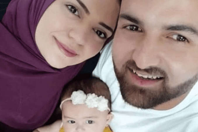 Anhar al-Deek com seu marido e filha [Reprodução] 
