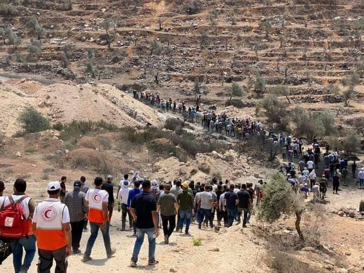 Centenas de palestinos protestam em Beita contra a colonização de Israel, em 6 de agosto de 2021, Cisjordânia ocupada [Quds News Network/Twitter] 
