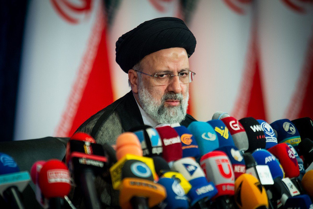 Presidente do Irã Ebrahim Raisi durante coletiva de imprensa em Teerã, 21 de junho de 2021 [Ali Mohammadi/Bloomberg via Getty Images]
