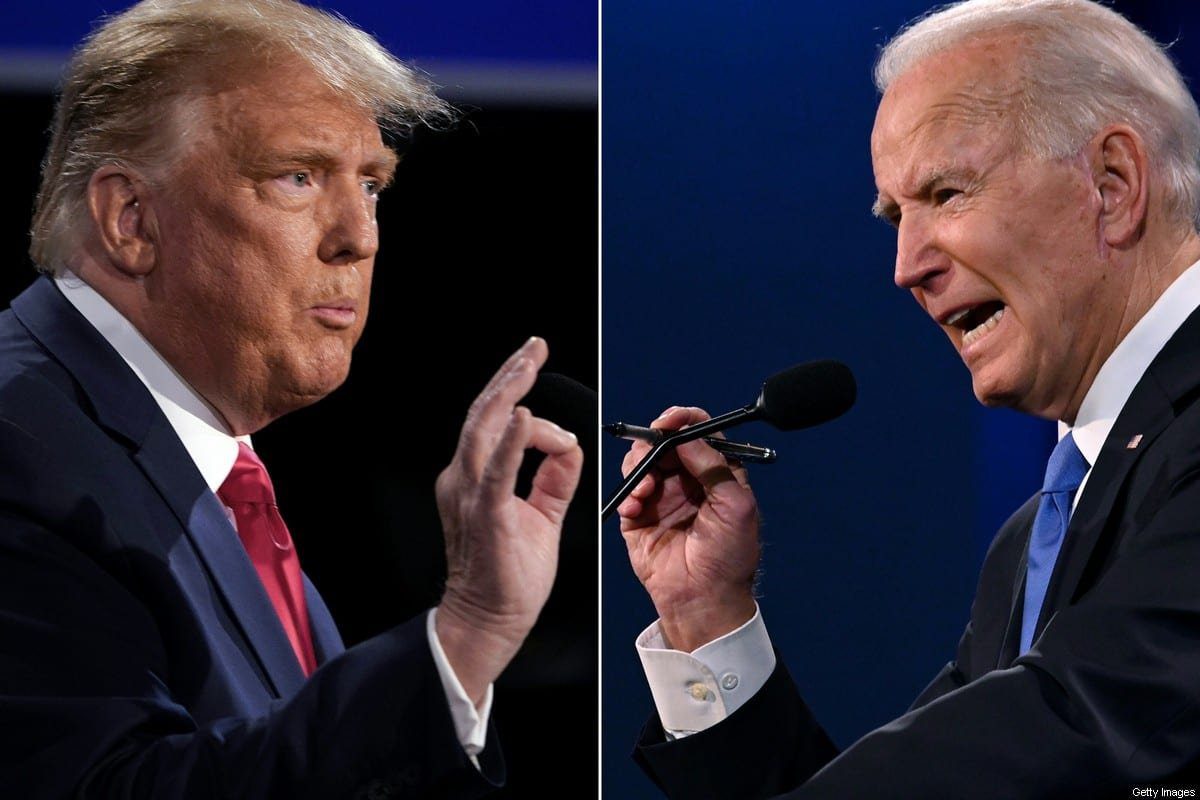 Então presidente Donald Trump e seu adversário democrata Joe Biden, durante campanha eleitoral dos Estados Unidos, em 22 de outubro de 2020 [Brendan Smialowski, Jim Watson/AFP via Getty Images]