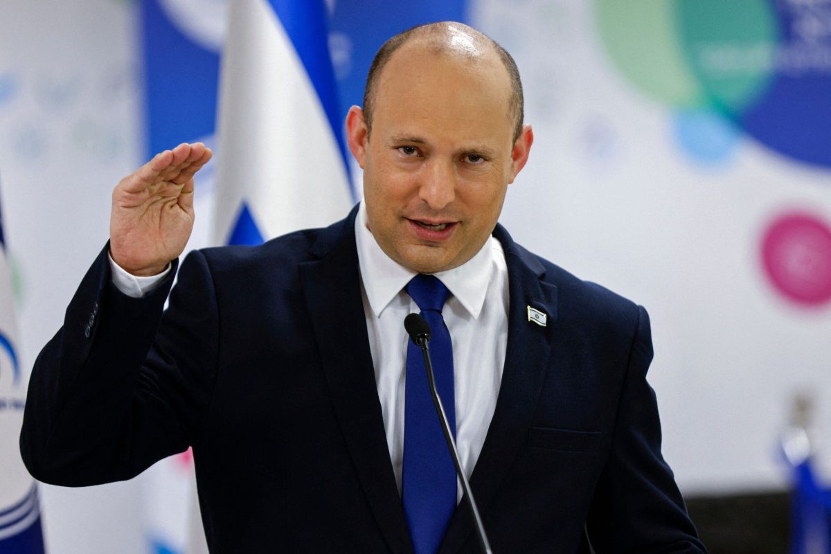 O primeiro-ministro israelense, Naftali Bennett, em Tel Aviv, em 29 de junho de 2021 [Amir Cohen/POOL/AFP via Getty Images]
