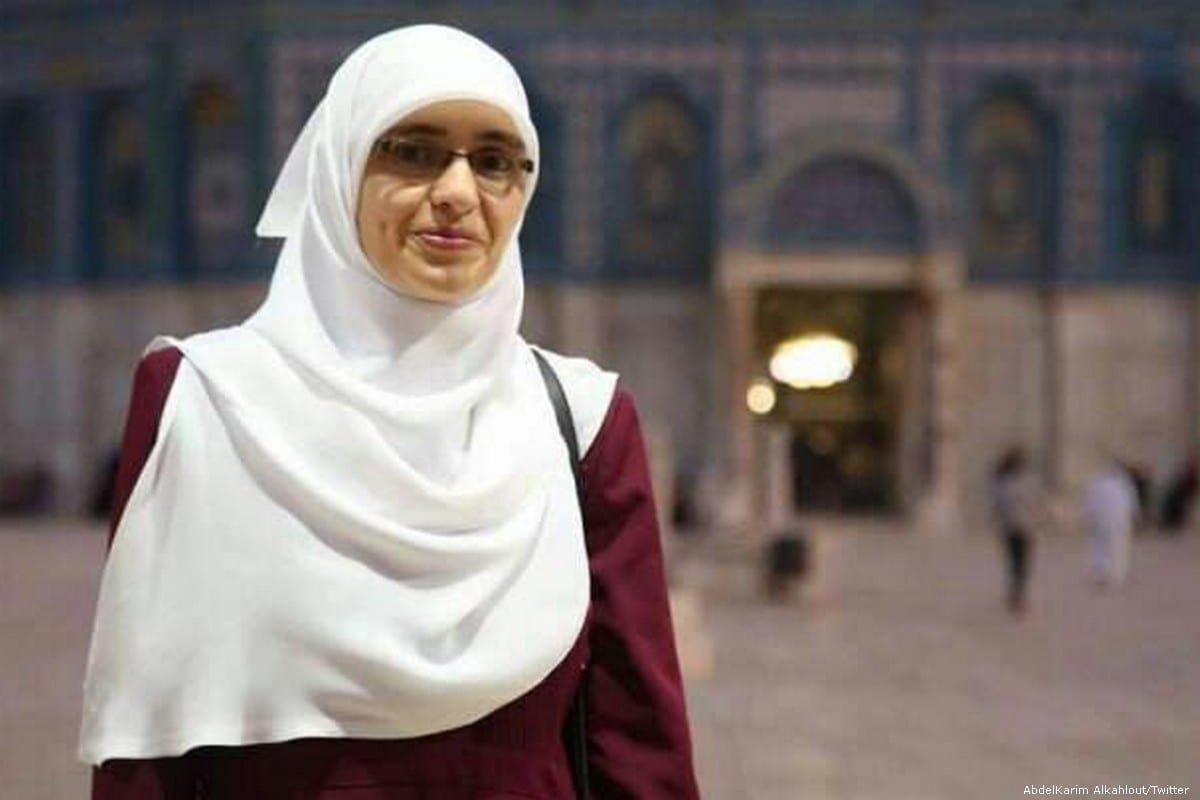 Hanadi Al-Halawani, uma professora e ativista nas escolas da mesquita de Al-Aqsa  [AbdelKarim Alkahlout/Twitter]
