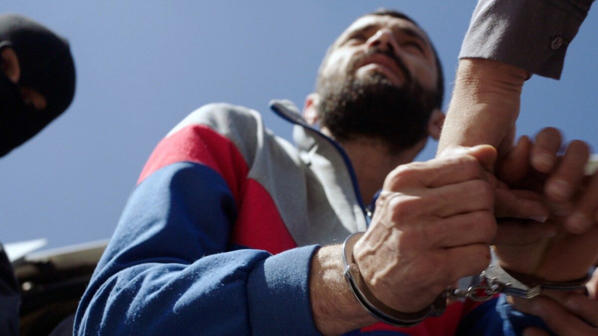 Cena do filme Chave de Fenda (Mafak), de Bassam Jarbawi, sobre um palestino que passa 15 anos preso injustamente em uma cadeia israelense [Reprodução]  