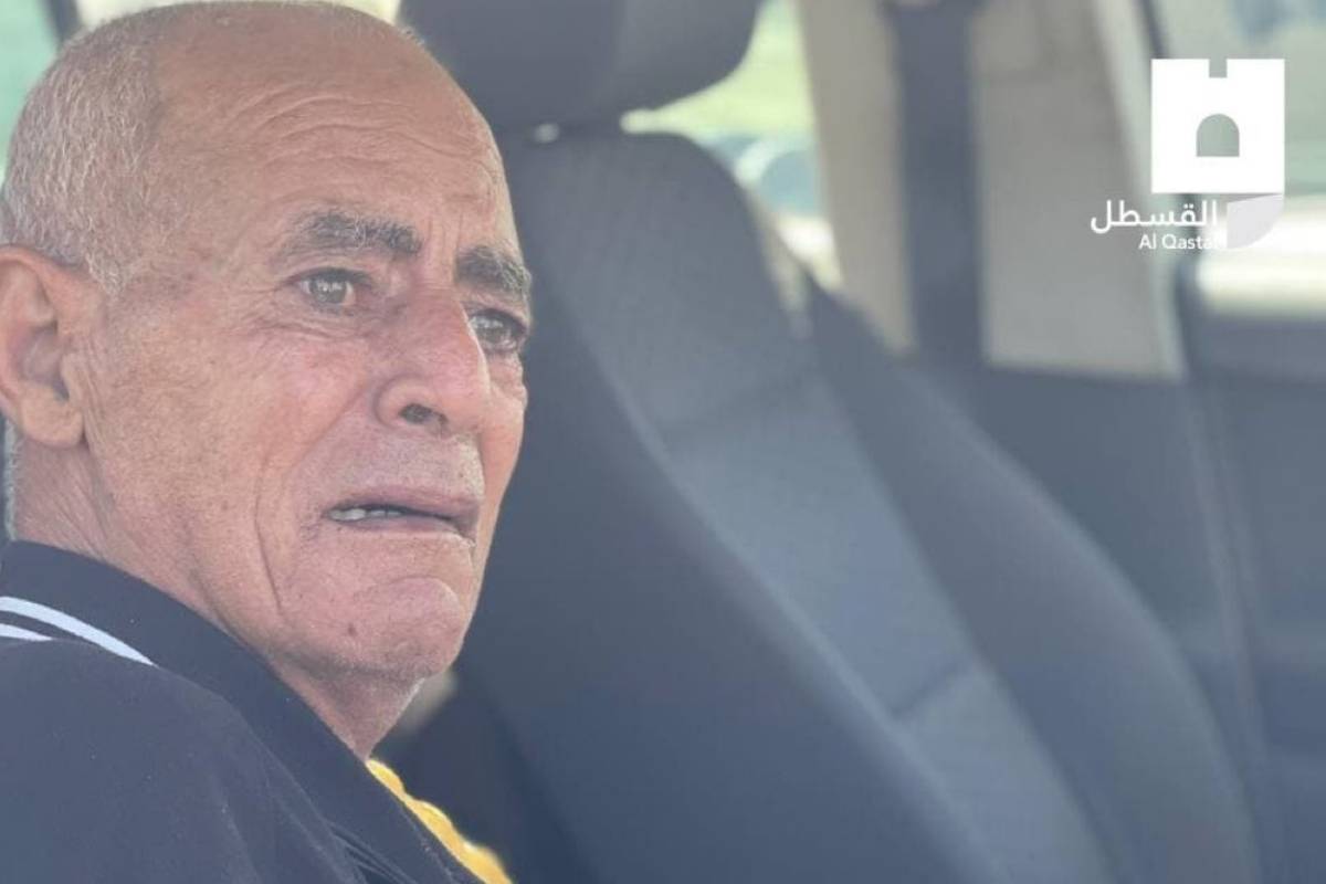 Abdullah Khader, vítima de um derrame, assiste sua casa ser demolida em Beit Hanina, Jerusalém Oriental [Reprodução/ Al-Qastal]
