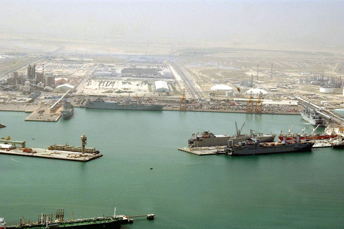 Vista aérea do porto de Ash Shuaybah, Kuwait, em 1º de março de 2004 [Eric L. Beauregard/US DoD]
