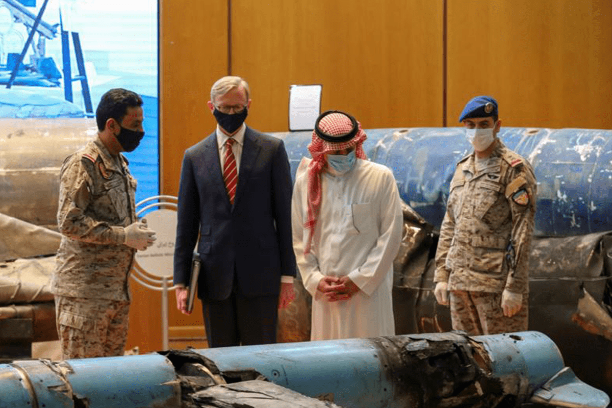 Ministro de Estado das Relações Exteriores da Arábia Saudita, Adel al-Jubeir (segundo da direita) e representante rspecial dos EUA para o Irã, Brian Hook (segundo da esquerda) [Twitter]
