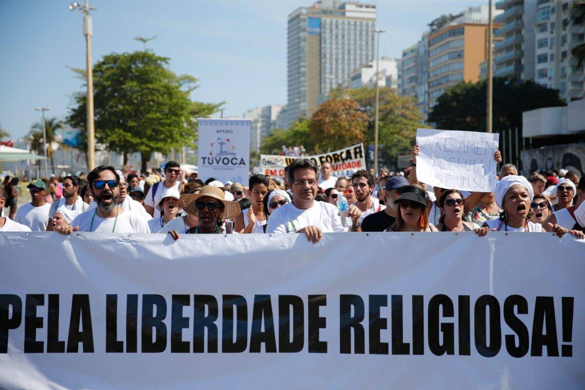 Caminhada religiosa. Em 9 de abril de 2017 [Fernando Frazão/Agência Brasil]
