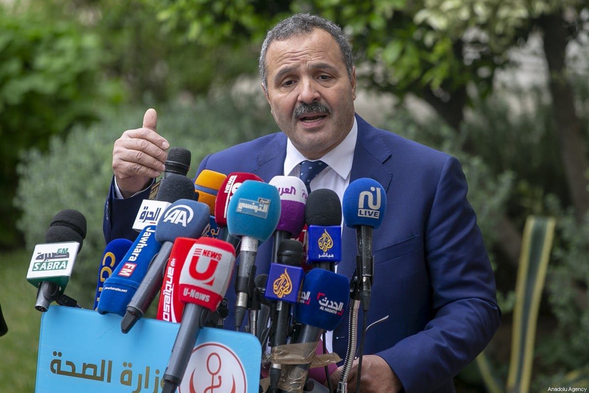 Abdellatif Mekki, ex-Ministro da Saúde da Tunísia, durante coletiva de imprensa sobre o coronavírus, na capital Túnis, 21 de março de 2020 [Yassine Gaidi/Agência Anadolu]