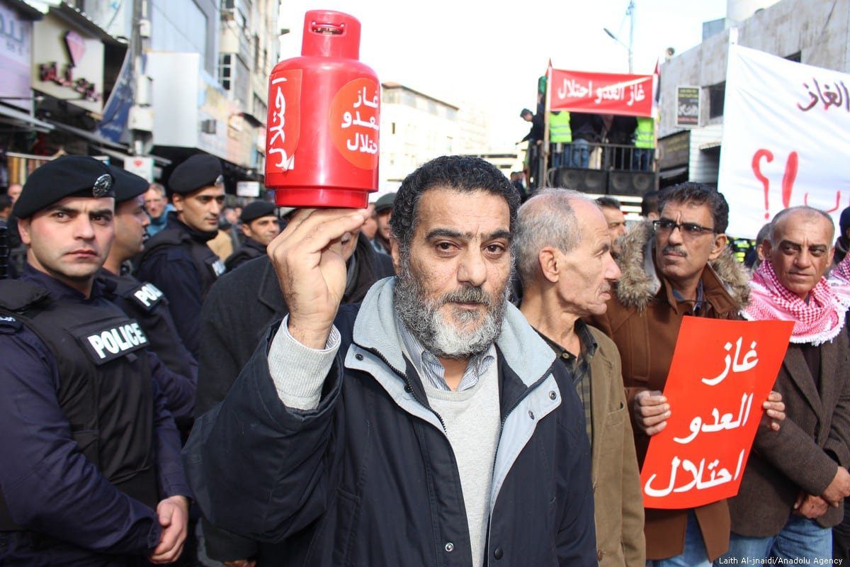 Jordanianos protestam contra acordo de gás com Israel em Amã, Jordânia em 3 de janeiro de 2020 [Laıth Al-jnaıdı/ Agência Anadolu] 
