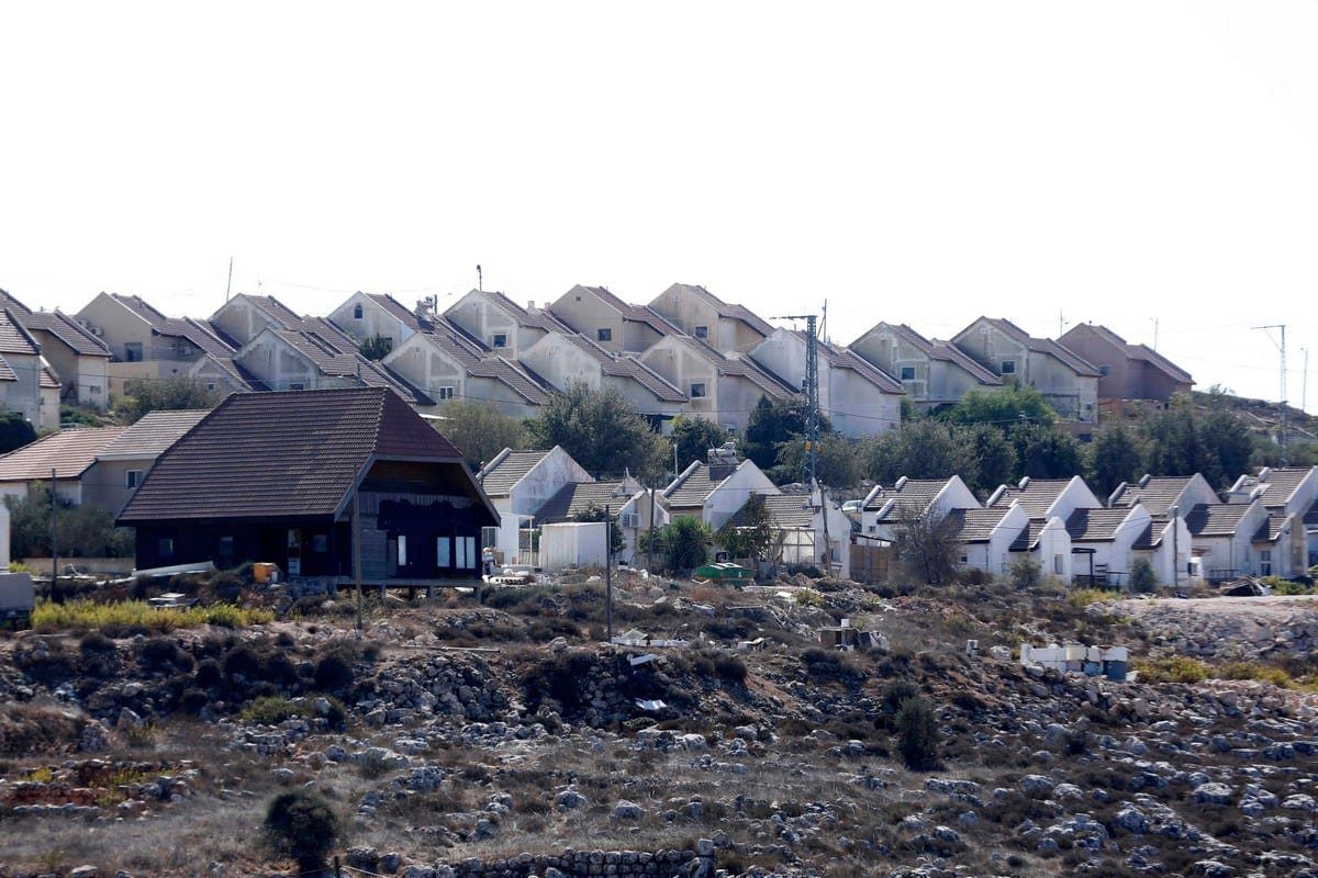 Uma visão geral mostra um assentamento israelense ilegal na cidade de Nablus na Cisjordânia em 18 de outubro de 2020 [Shadi Jarar'ah/ ApaImages]
