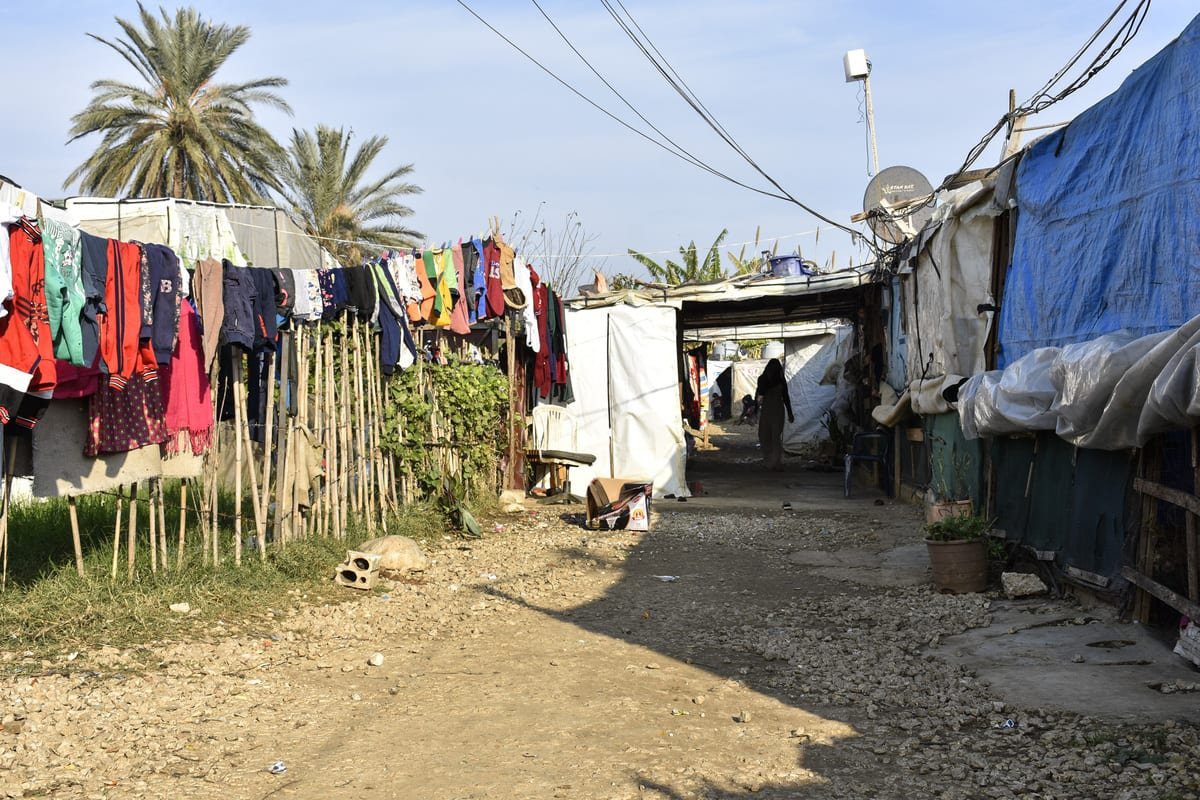 Campo de refugiados sírios após incêndio causado por um grupo de libaneses, em Trípoli, norte do Líbano, 3 de janeiro de 2021 [Mahmut Geldi/Agência Anadolu]
