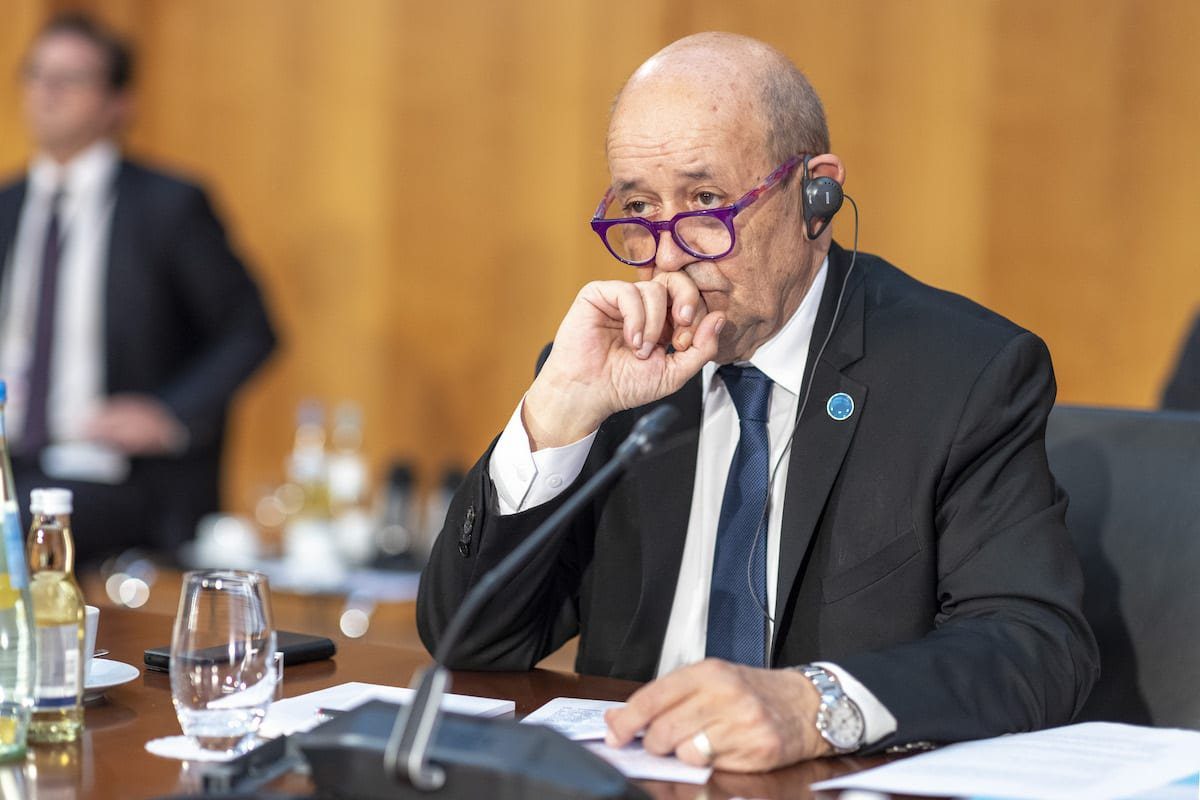 Ministro de Relações Exteriores da França Jean-Yves Le Drian durante a 2ª Conferência de Berlim sobre a Líbia, em 23 de junho de 2021 [Thomas Imo/Agência Anadolu]
