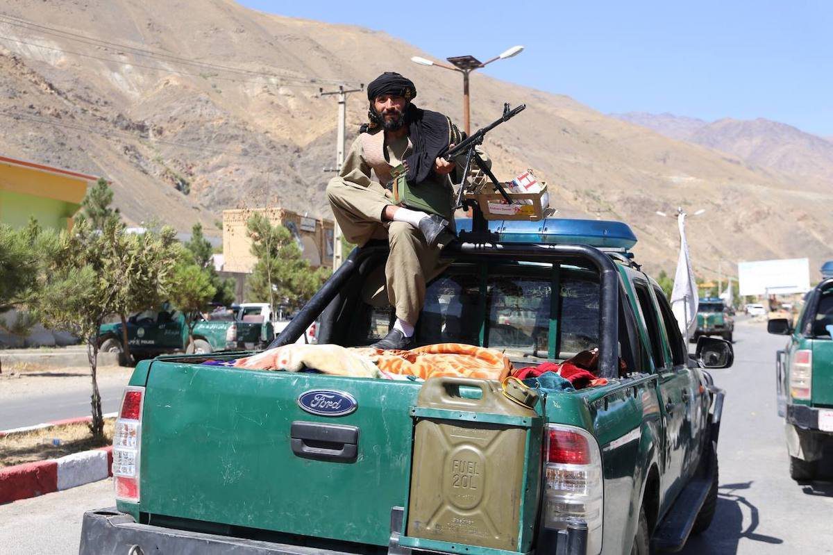 Membros do Talibã patrulham depois de tomarem o vale de Panjshir, a única província que
o grupo não apreendeu durante sua varredura no mês passado no Afeganistão, em 6 de
setembro de 2021 [Bilal Güler/Agência Anadolu]