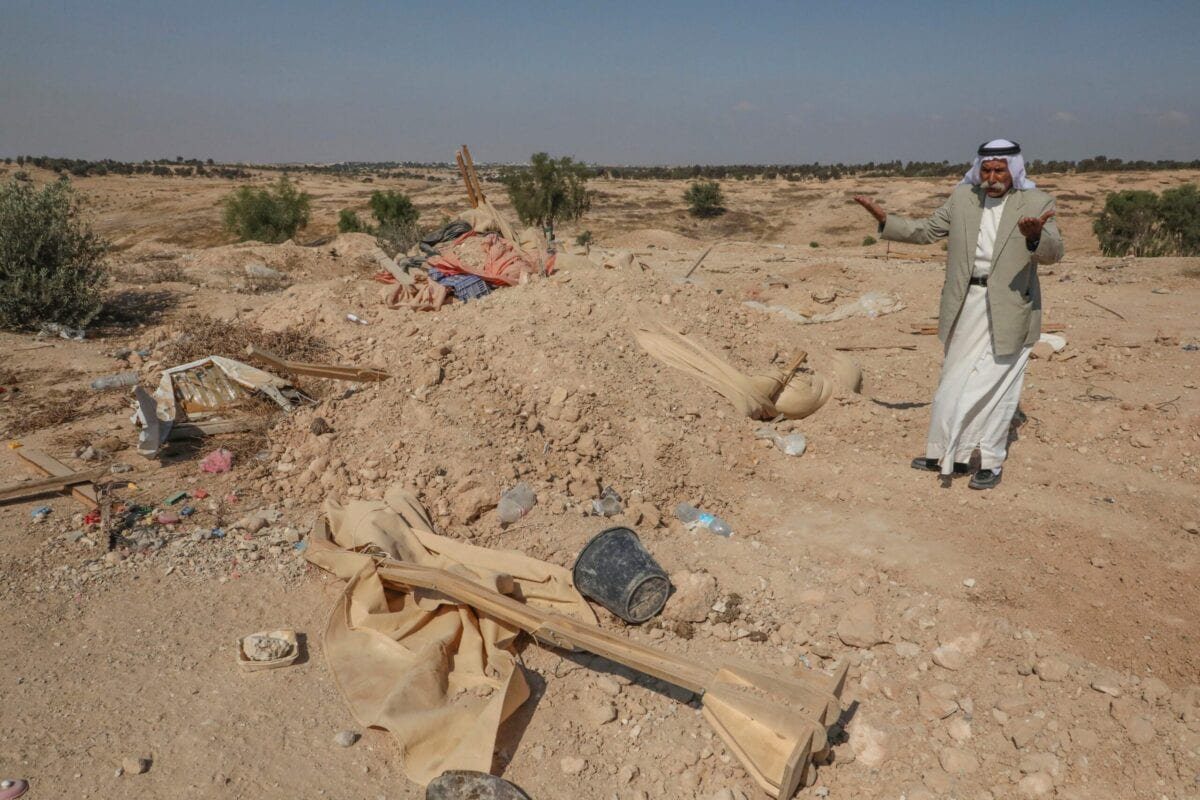 Sheikh Sayiah al-Turi, chefe beduíno de uma aldeia do Negev, não reconhecida por Israel, perto da cidade de Beersheba, 17 de setembro de 2019 [HAZEM BADER/AFP via Getty Images]
