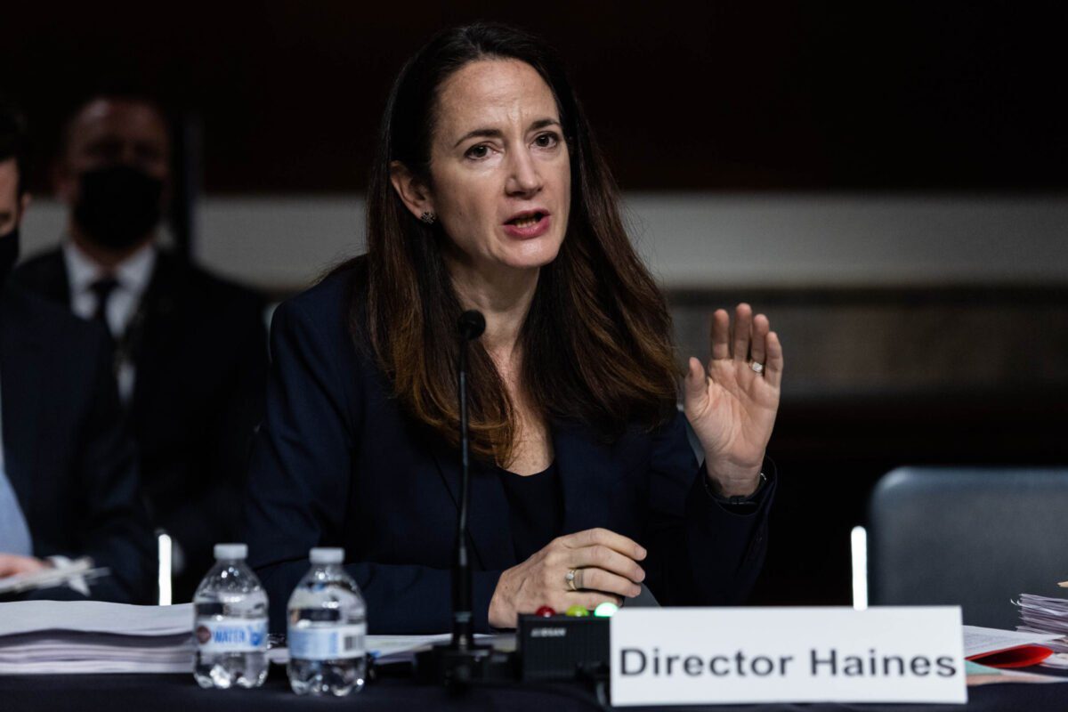 Avril Haines, Diretora de Inteligência Nacional dos Estados Unidos, durante audiência no Comitê de Serviços Armados do Senado, em Washington DC, 19 de abril de 2021 [Graeme Jennings/Washington Examiner/Bloomberg via Getty Images]
