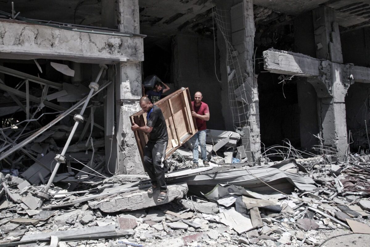 Ilustrador premiado no  III salão latinoamericano de Gravura Palestina Livre (ARG)