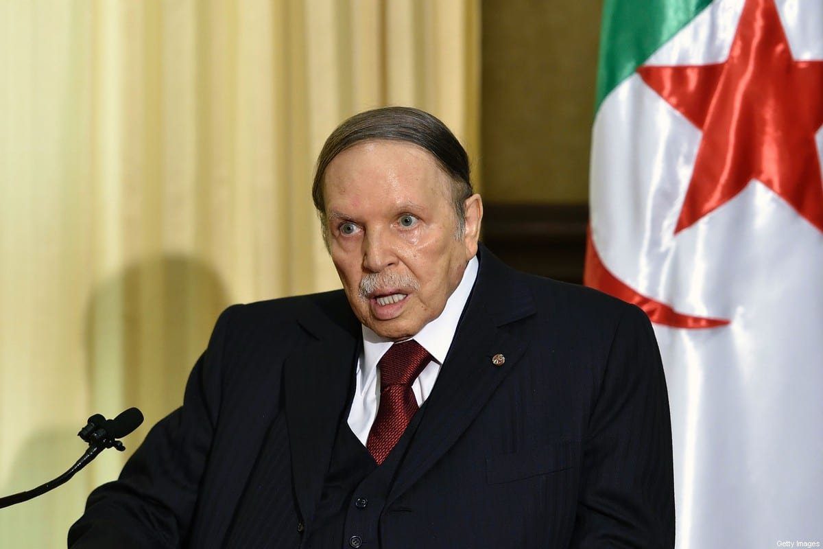 Presidente da Argélia Abdelaziz Bouteflika em sua residência oficial em Zeralda, subúrbio de Argel, 10 de abril de 2016 [ERIC FEFERBERG/AFP via Getty Images]
