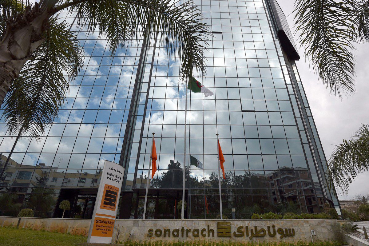 Sede da Sonatrach, empresa estatal de energia da Argélia, na capital Argel, 8 de fevereiro de 2015 [FAROUK BATICHE/AFP/Getty Images]
