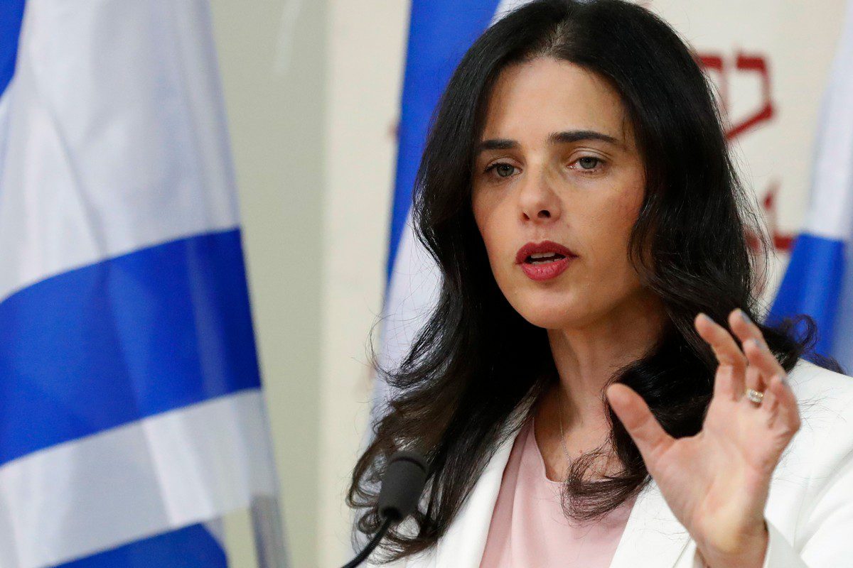 A ministra do Interior de Israel, Ayelet Shaked, em Tel Aviv, em 29 de dezembro de 2018 [Ack Guez/AFP/Getty Images]
