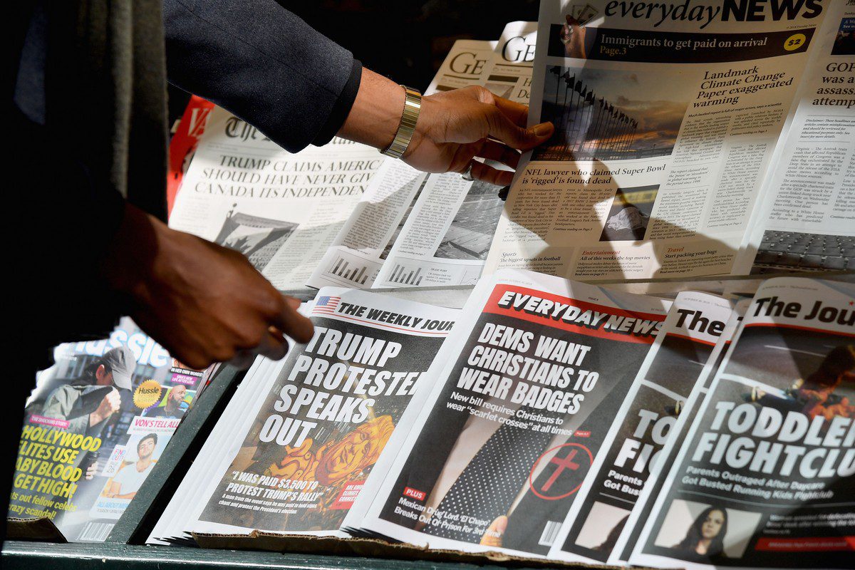 Uma banca de jornal em Nova Iorque, EUA, em 30 de outubro de 2018 [Angela Weiss/AFP/Getty Images]
