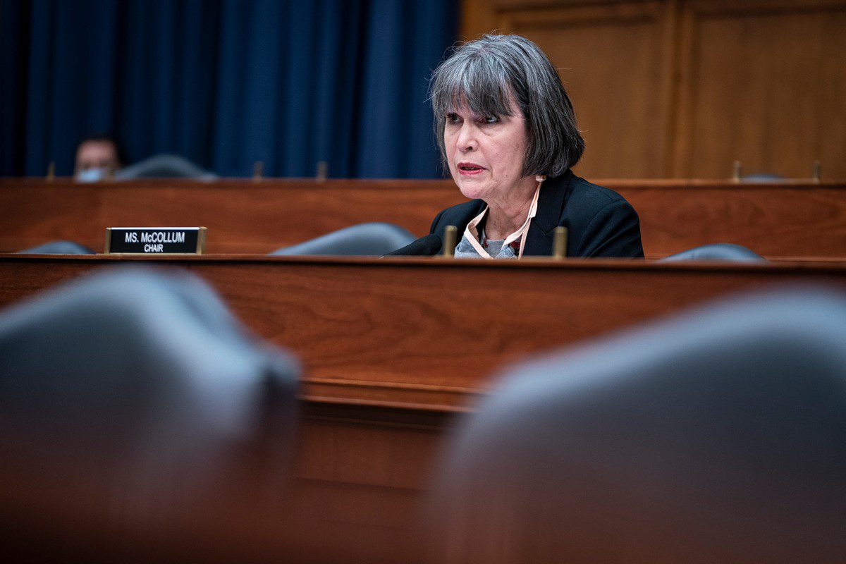 Betty McCollum, congressista dos Estados Unidos, em Washington DC, 11 de junho de 2020 [Sarah Silbiger/Getty Images]
