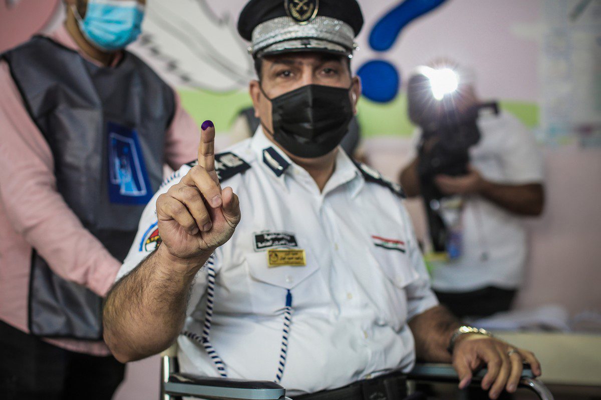 As forças de segurança chegam a uma assembleia de voto em Bagdá, Iraque, em 08 de outubro de 2021. "Votação especial" começa nas eleições parlamentares do Iraque [Ayman Yaqoob/Agência Anadolu]