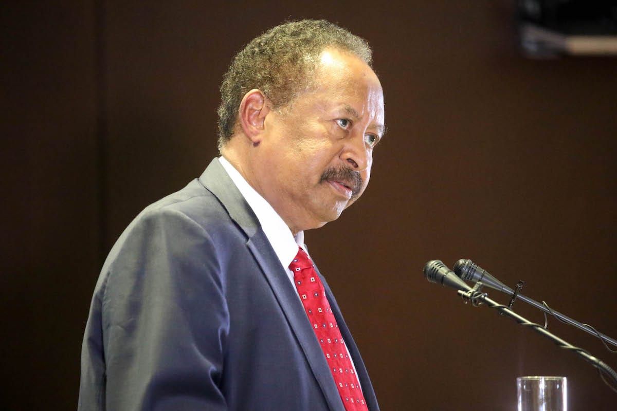 Primeiro-Ministro do Sudão Abdalla Hamdok, na capital sudanesa Cartum, em 8 de fevereiro de 2021 [Mahmoud Hjaj/Agência Anadolu]
