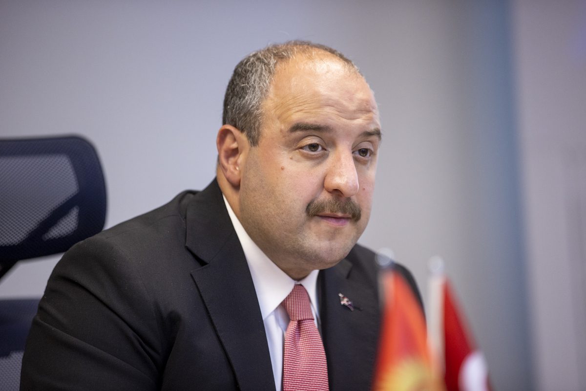 Ministro da Indústria e Tecnologia da Turquia Mustafa Varank em Ancara, 6 de outubro de 2021 [Aytaç Ünal/Agência Anadolu]
