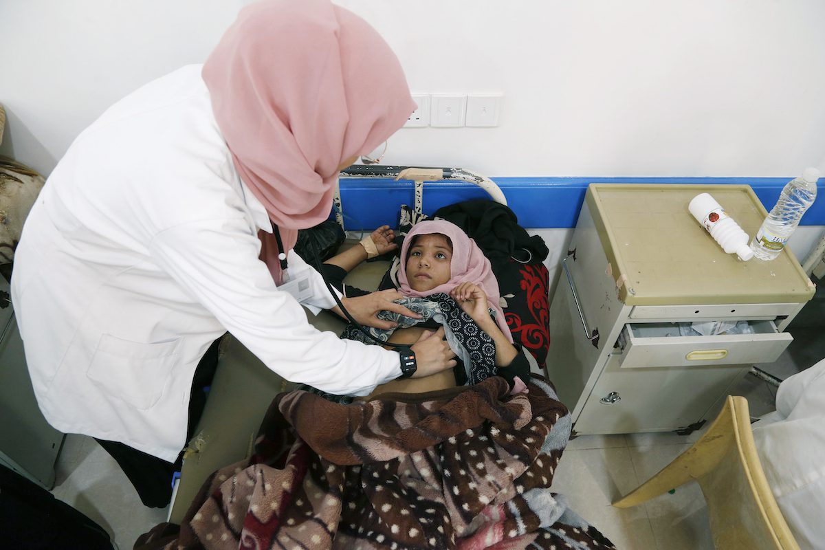 Departamento de Combate à Desnutrição no Hospital de Sabeen, em Sanaa, Iêmen, 12 de outubro de 2021 [Mohammed Hamoud/Agência Anadolu]
