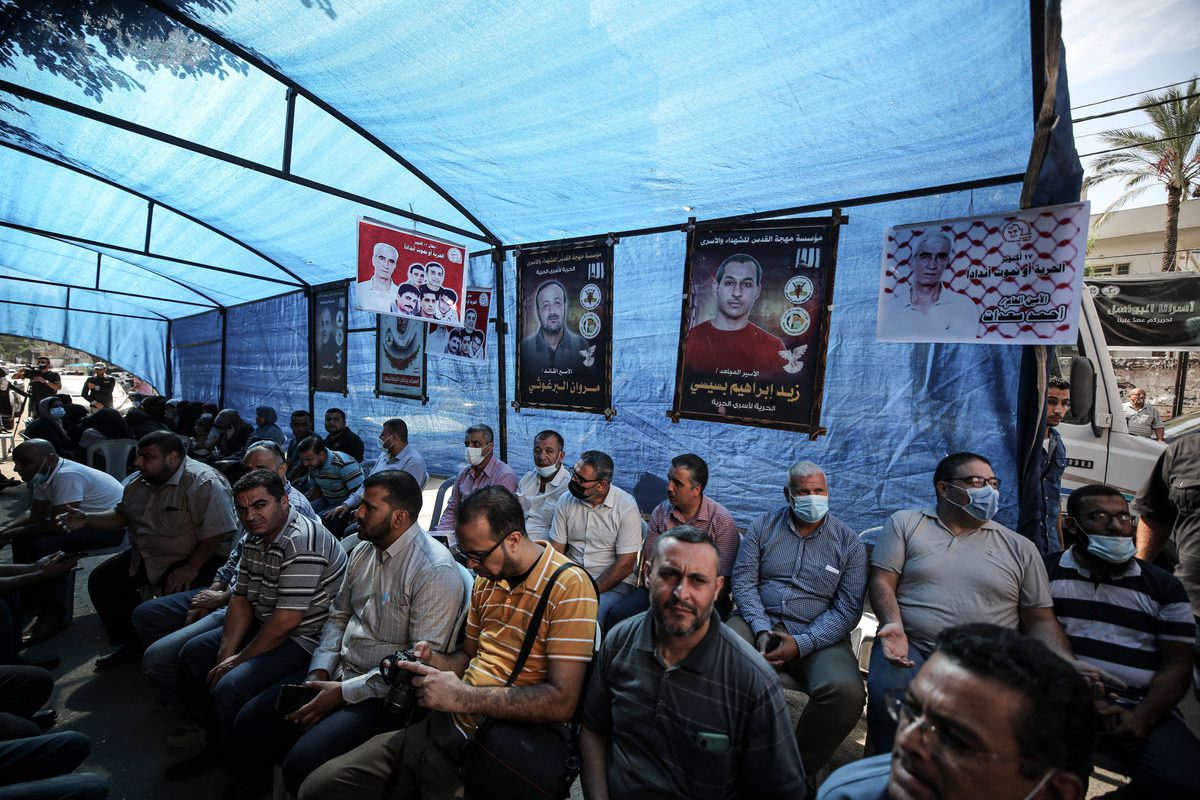 Manifestação em solidariedade aos prisioneiros palestinos nas cadeias de Israel, na Cidade de Gaza, 14 de outubro de 2021 [Ali Jadallah/Agência Anadolu]
