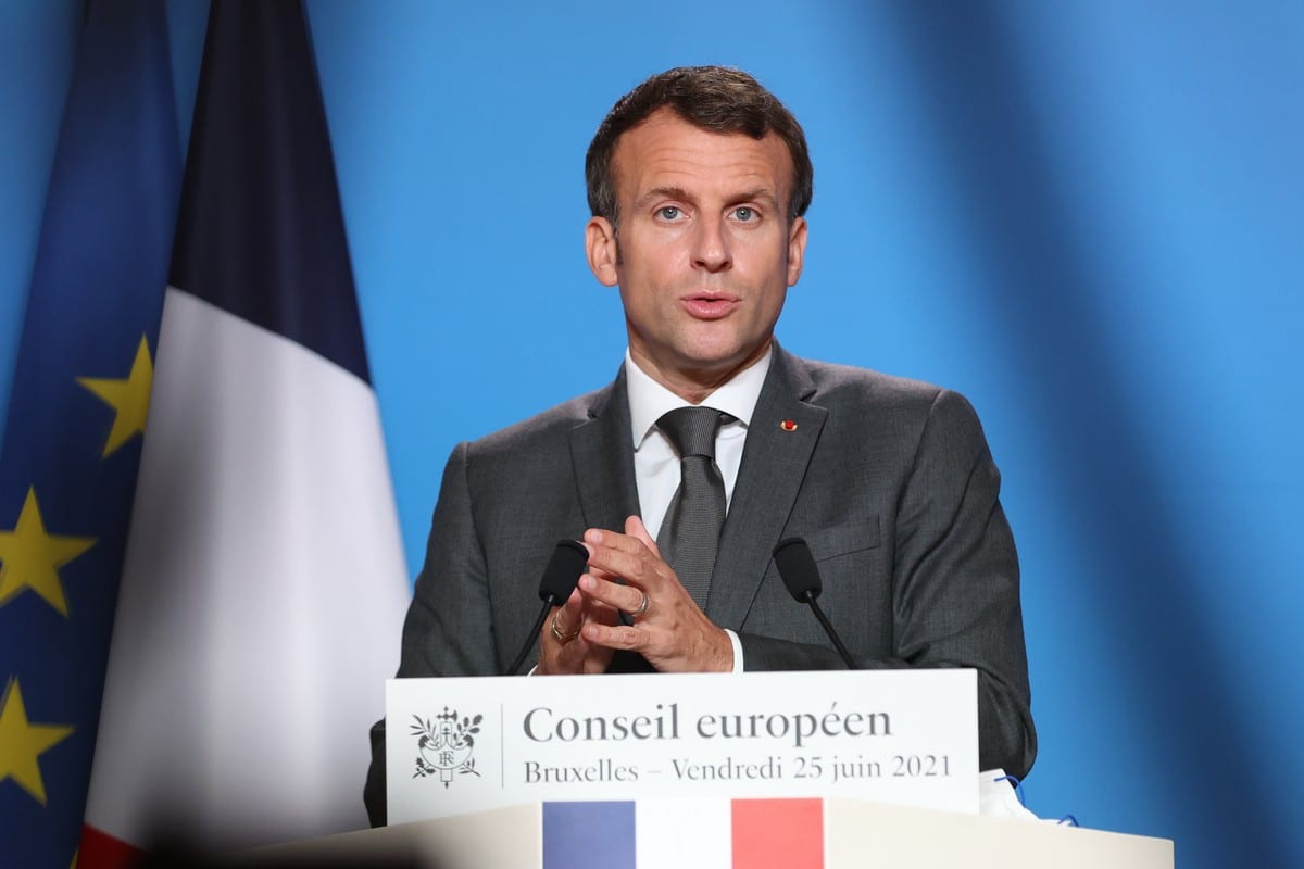 Presidente francês Emmanuel Macron em Bruxelas, Bélgica em 25 de junho de 2021 [Agência Dursun Aydemir / Anadolu]
