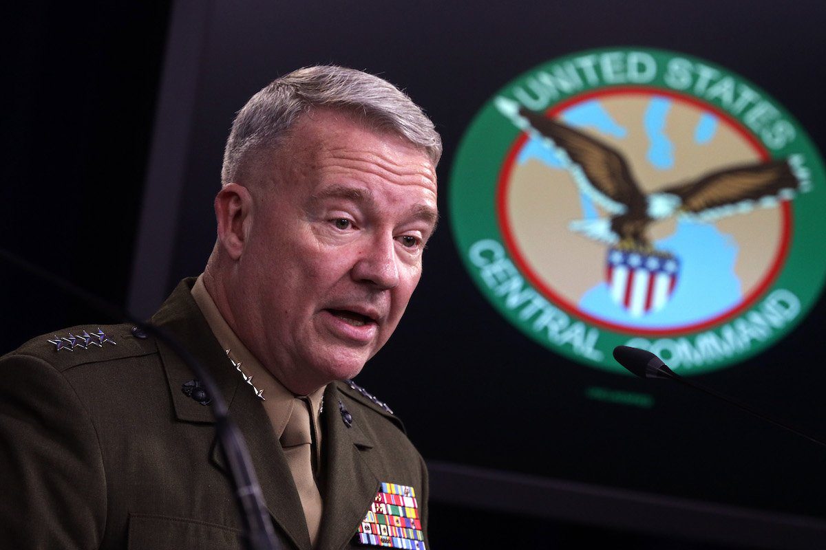 O general Kenneth McKenzie do Corpo de Fuzileiros Navais dos EUA, comandante do Comando Central dos EUA, participa de uma coletiva de imprensa, em 30 de outubro de 2019, no Pentágono em Arlington, Virgínia. [Alex Wong/Getty Images]
